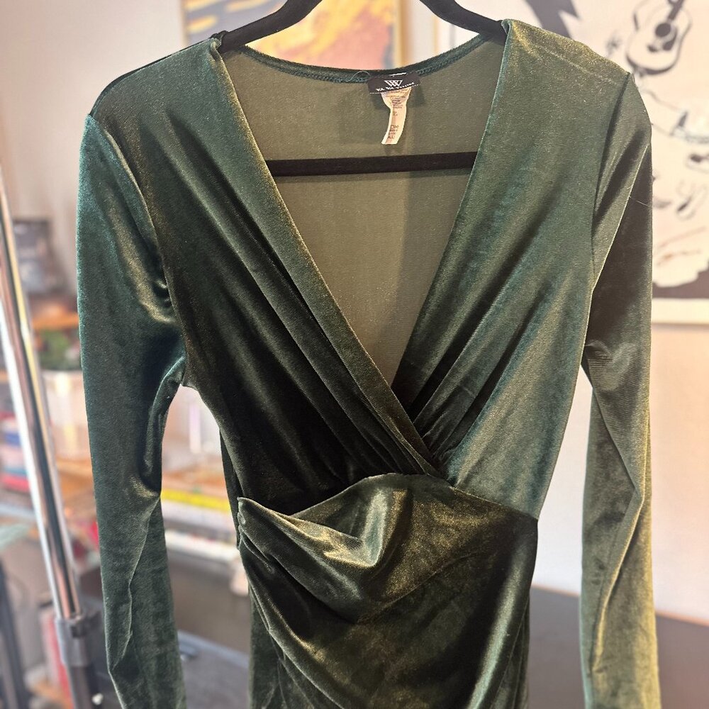 Women’s Emerald Green Velvet Maxi Dress - Elegant Wrap Front